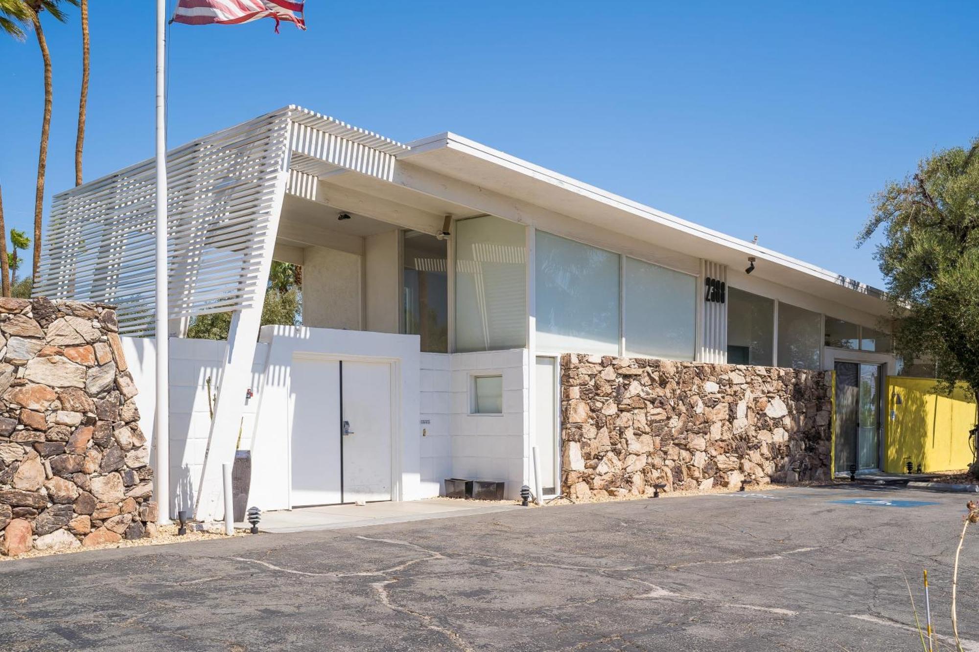 Monkey Tree Hotel By Avantstay Stylish Hotel In Palm Springs W Pool المظهر الخارجي الصورة